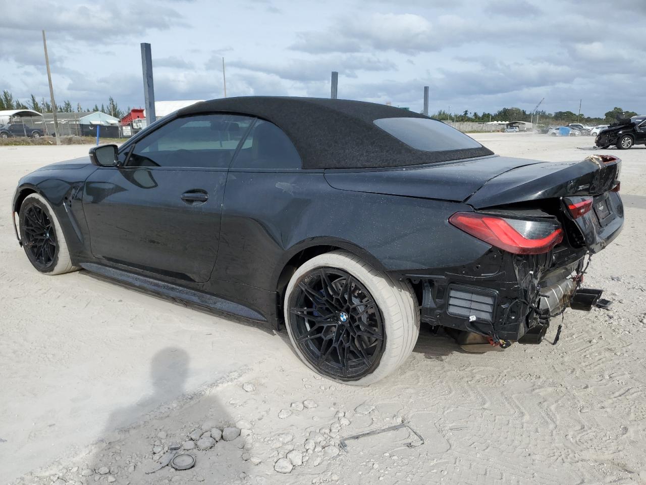 Obraz 2 z 2024 BMW M4 COMPETITION 2024 z VIN WBS33BA06RCN43825