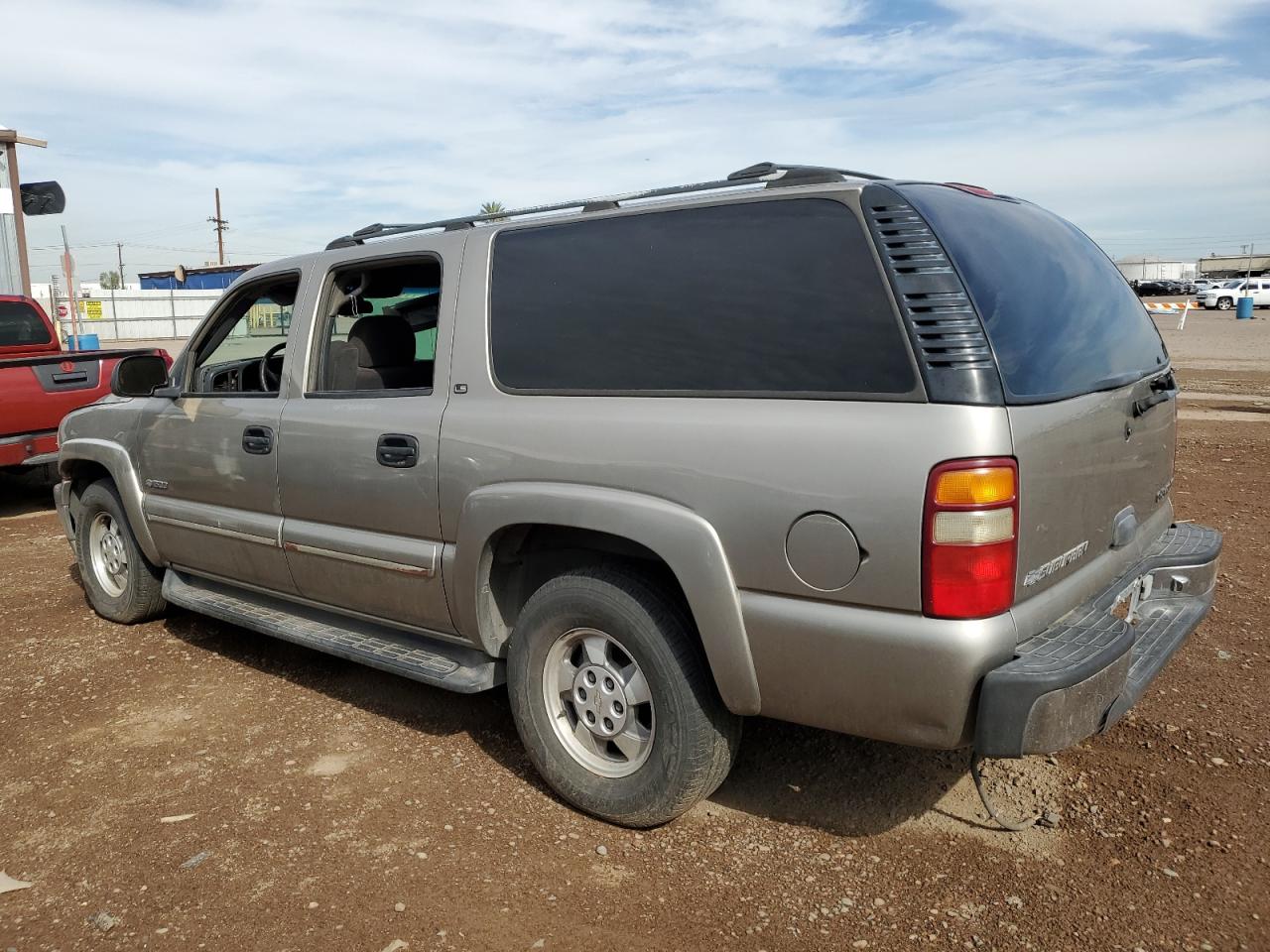 Image 2 of 2000 CHEVROLET SUBURBAN C1500 2000 with VIN 3GNEC16T0YG204347