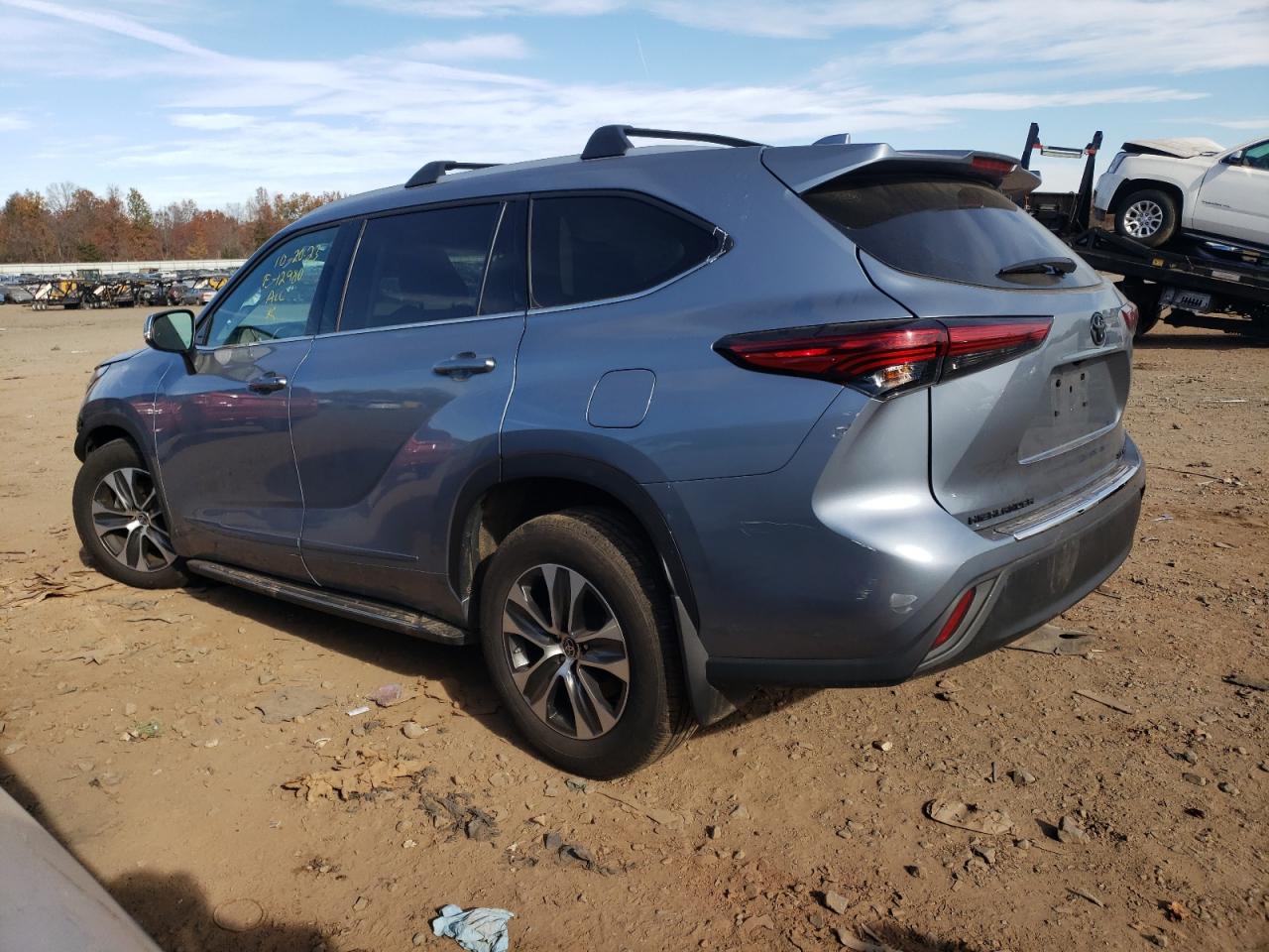Изображение 2 2022 TOYOTA HIGHLANDER XLE 2022 с VIN 5TDGZRBH7NS221174