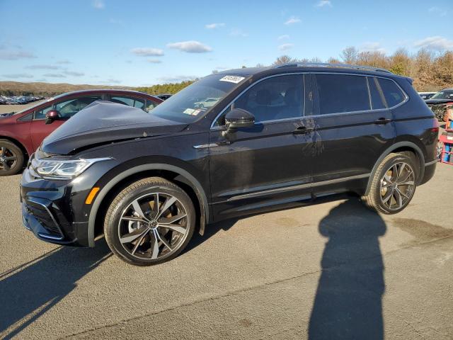 Image 1 of 2024 VOLKSWAGEN TIGUAN SEL R-LINE BLACK 2024 with VIN 3VV4B7AX9RM028309