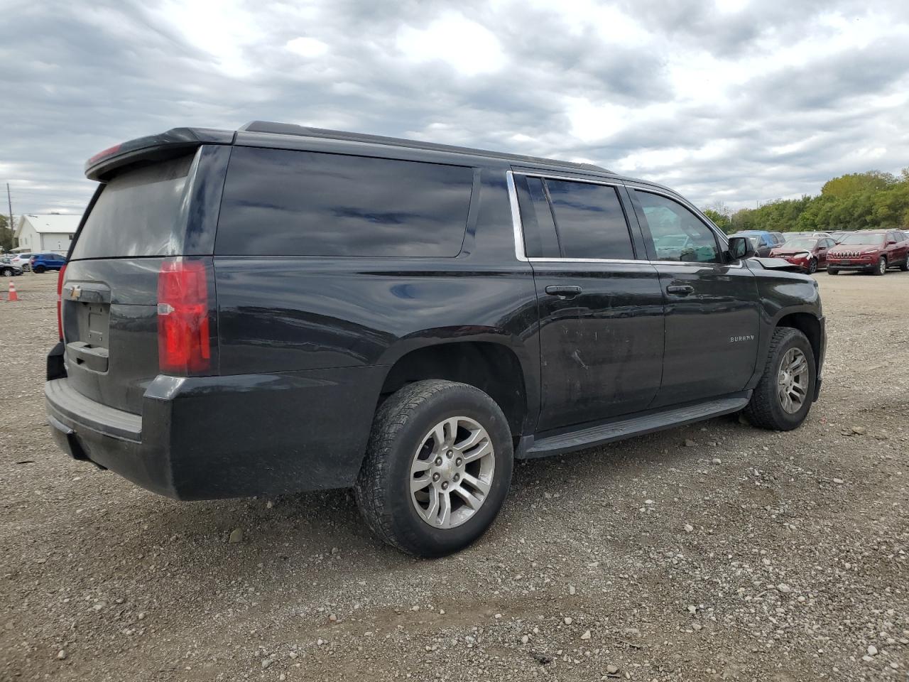 Obraz 3 z Chevrolet Suburban K1500 Lt 2017 z VIN 1GNSKHKC1HR224983