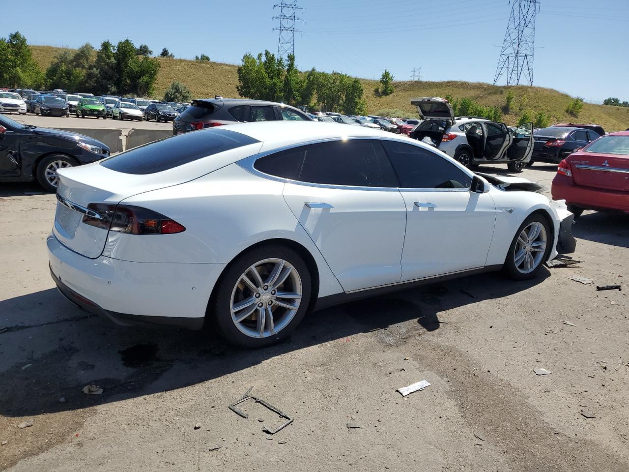 Image 3 of Tesla Model S 2016 with VIN 5YJSA1E23GF132395