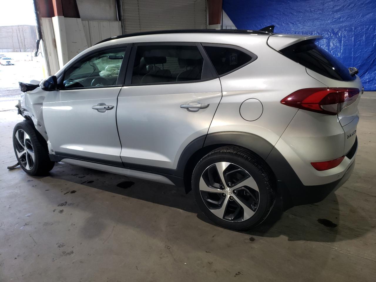 Obraz 2 z 2018 HYUNDAI TUCSON VALUE 2018 z VIN KM8J3CA28JU728832