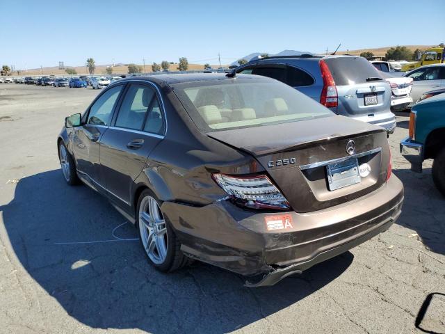 Obraz 2 z 2014 MERCEDES-BENZ C 250 2014 z VIN WDDGF4HB9EA957549