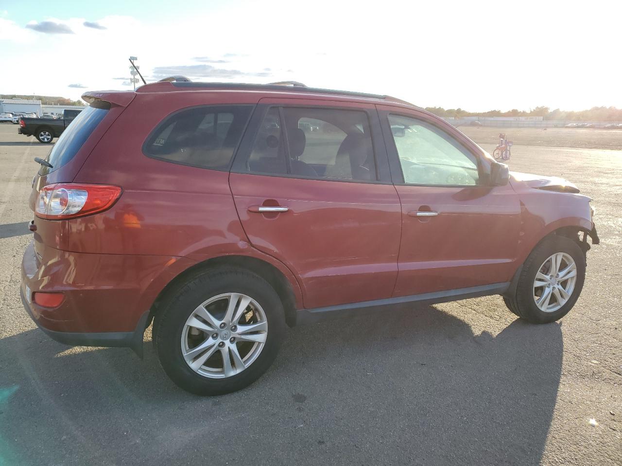 Image 3 of 2012 HYUNDAI SANTA FE LIMITED 2012 with VIN 5XYZKDAG2CG130526