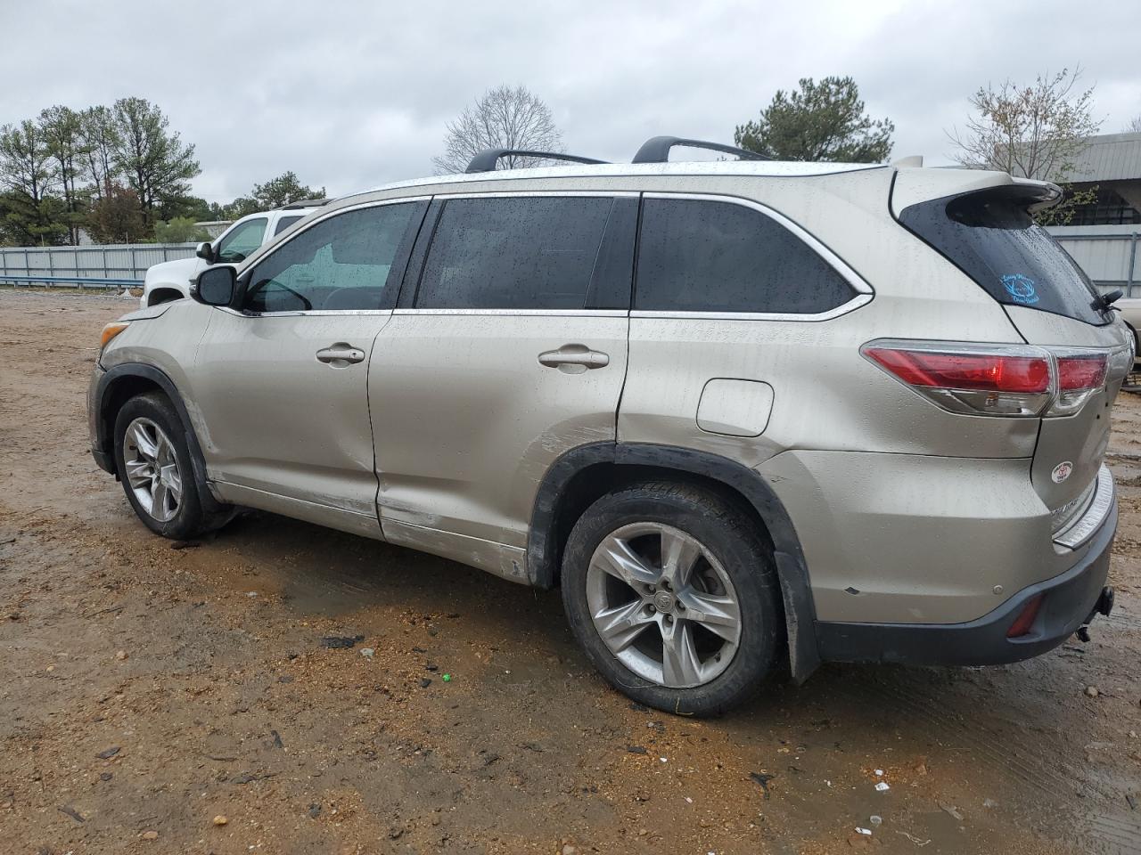 Image 2 of 2015 TOYOTA HIGHLANDER LIMITED 2015 with VIN 5TDDKRFHXFS174385