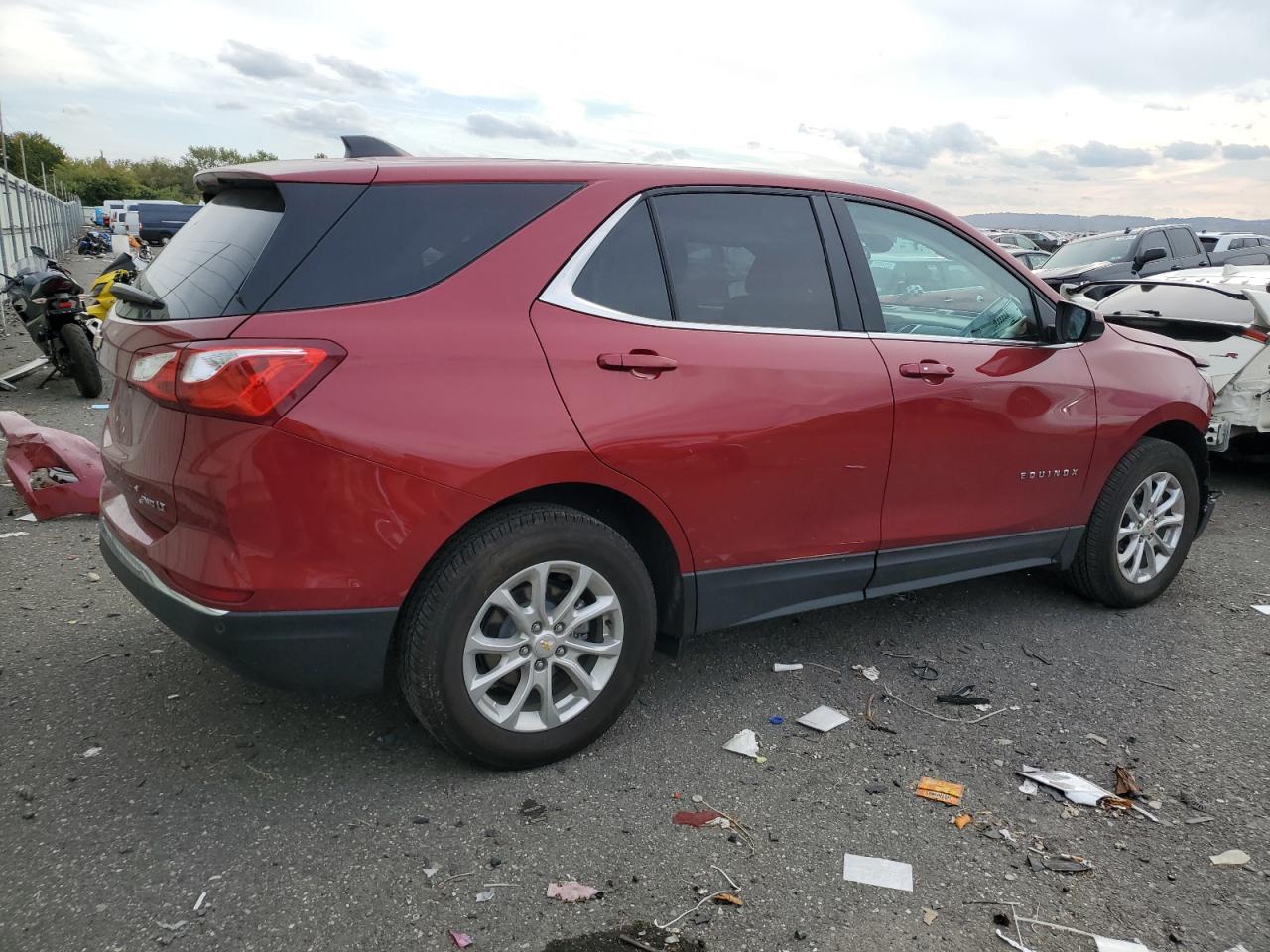 Obraz 3 z 2021 CHEVROLET EQUINOX LT 2021 z VIN 2GNAXUEV0M6159763