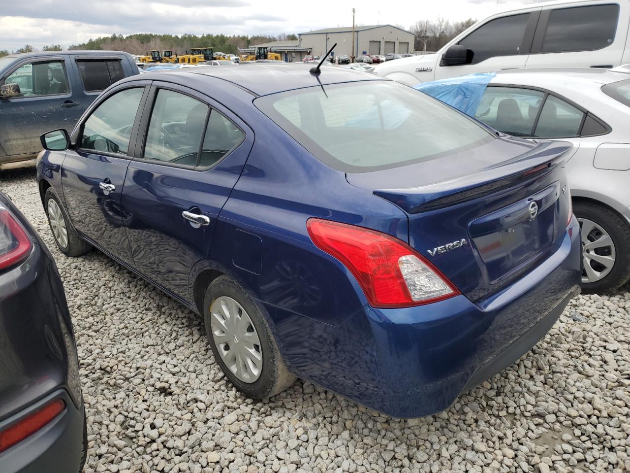 Изображение 2 2019 NISSAN VERSA S 2019 с VIN 3N1CN7AP5KL847883