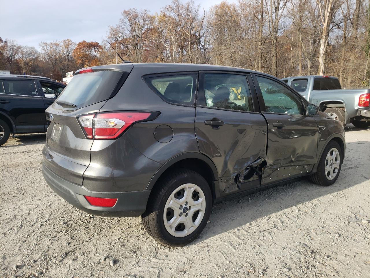 Obraz 3 z 2018 FORD ESCAPE S 2018 z VIN 1FMCU0F75JUA17596