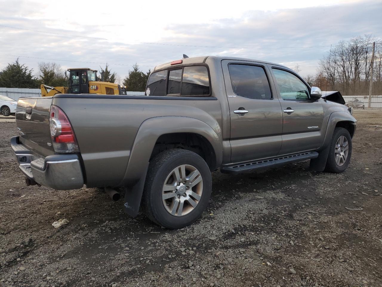 Image 3 of 2015 TOYOTA TACOMA DOUBLE CAB 2015 with VIN 3TMLU4EN3FM181128