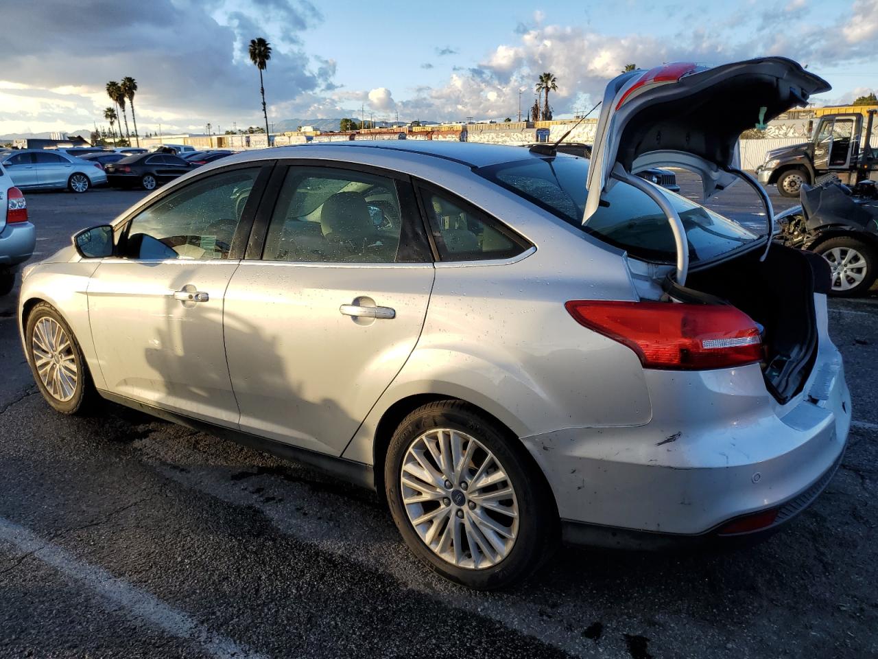 Obraz 2 z 2015 FORD FOCUS TITANIUM 2015 z VIN 1FADP3J27FL341424