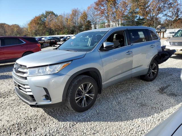 Image 1 of 2018 TOYOTA HIGHLANDER LE 2018 with VIN 5TDBZRFHXJS872586