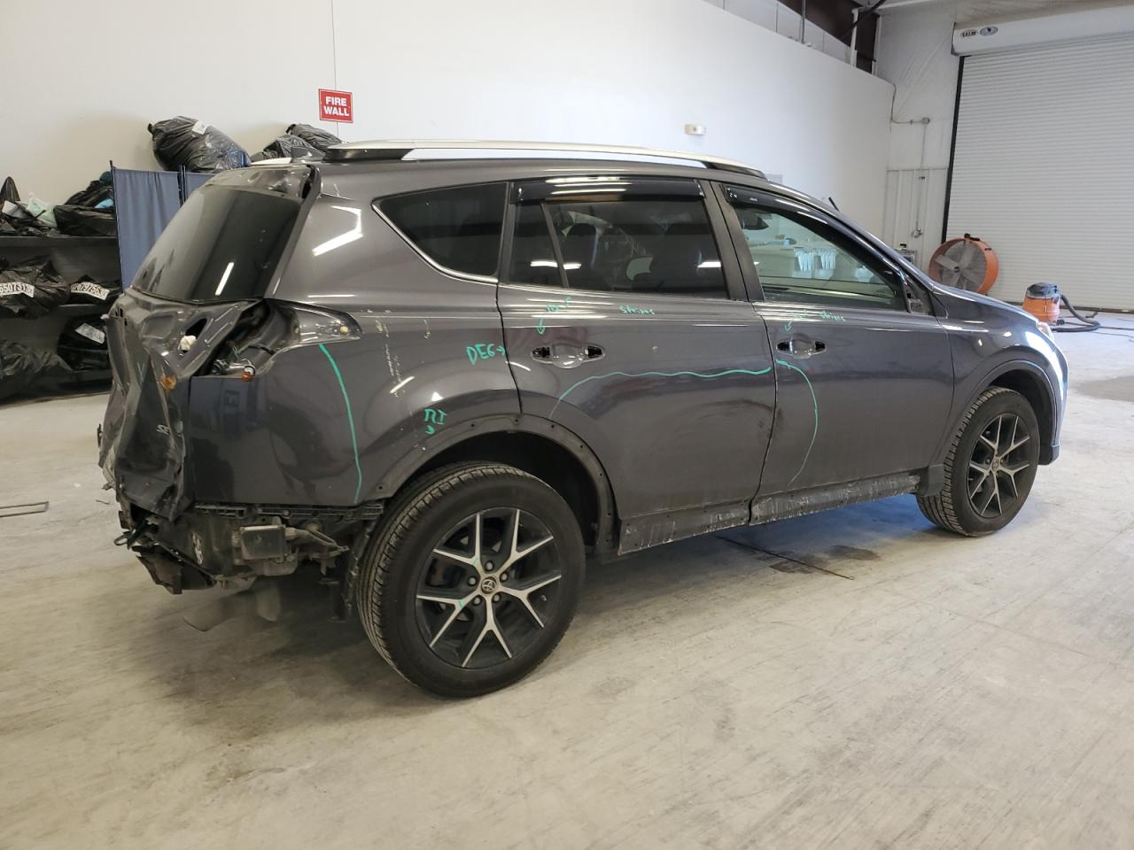 Изображение 3 2016 TOYOTA RAV4 SE 2016 с VIN JTMNFREV1GJ077929