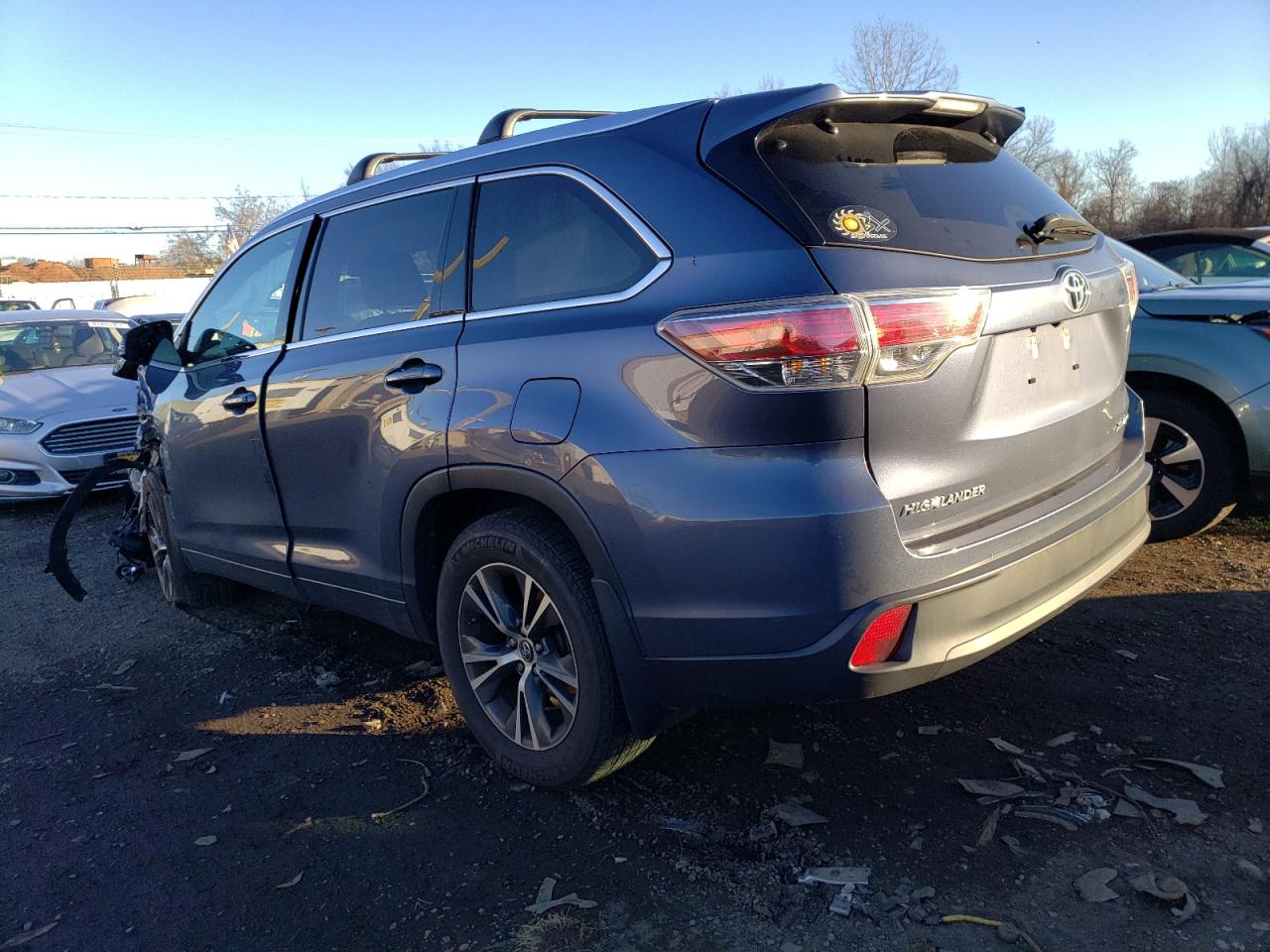 Image 2 of 2016 TOYOTA HIGHLANDER XLE 2016 with VIN 5TDJKRFH2GS265168