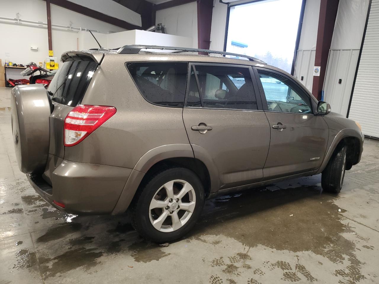 Изображение 3 2010 TOYOTA RAV4 LIMITED 2010 с VIN 2T3YF4DV0AW041420