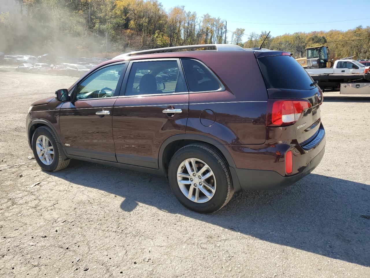 Изображение 2 2015 KIA SORENTO LX 2015 с VIN 5XYKTCA60FG617065