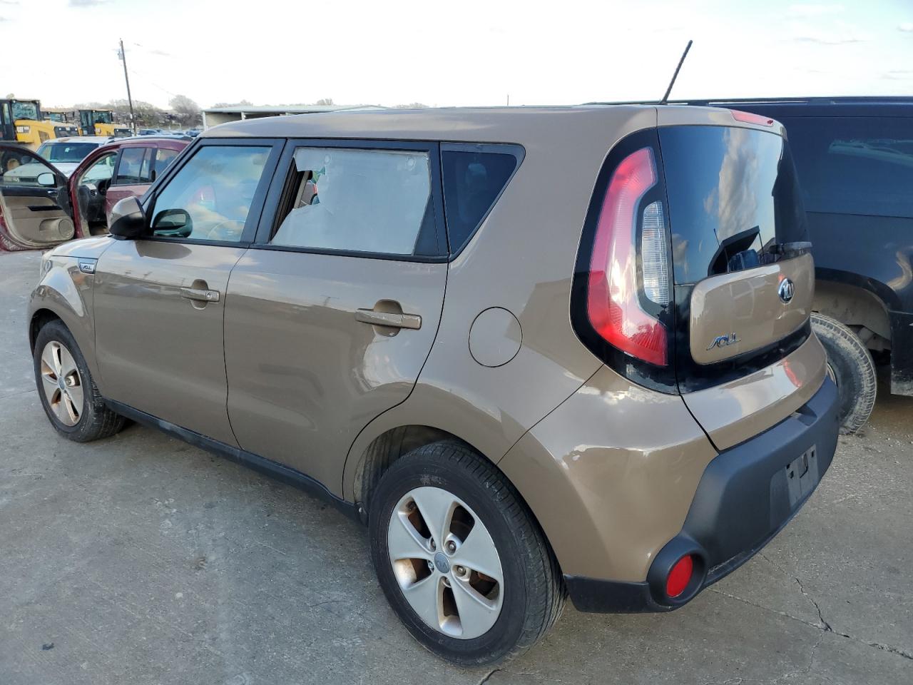 Obraz 2 z 2016 KIA SOUL  2016 z VIN KNDJN2A27G7249527