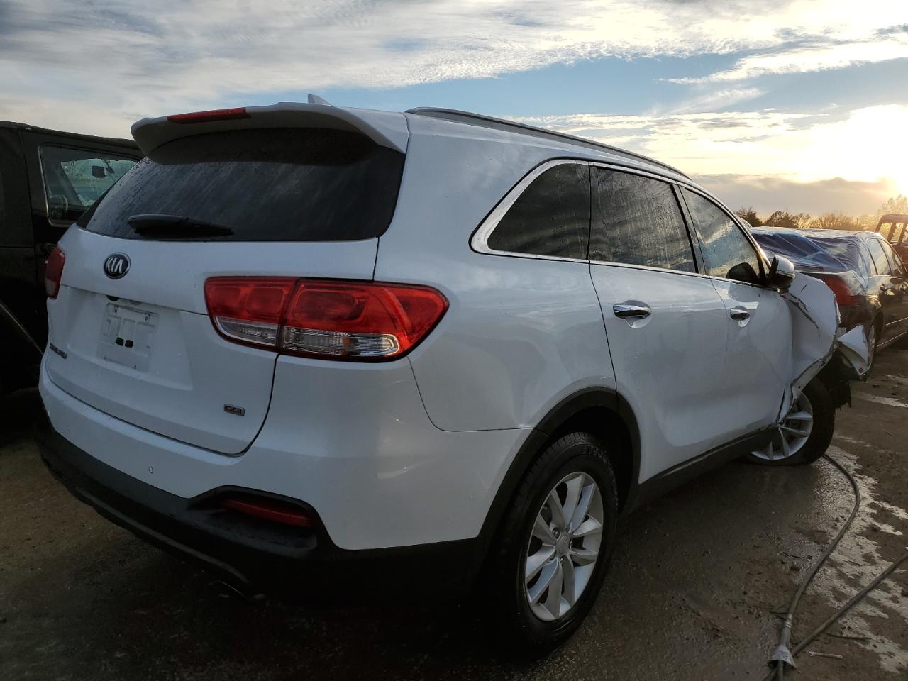 Obraz 3 z 2016 KIA SORENTO LX 2016 z VIN 5XYPG4A3XGG025907