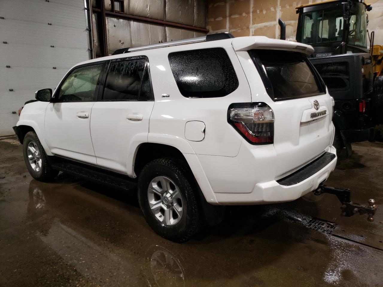 Изображение 2 2019 TOYOTA 4RUNNER SR5 2019 с VIN JTEBU5JR2K5647573