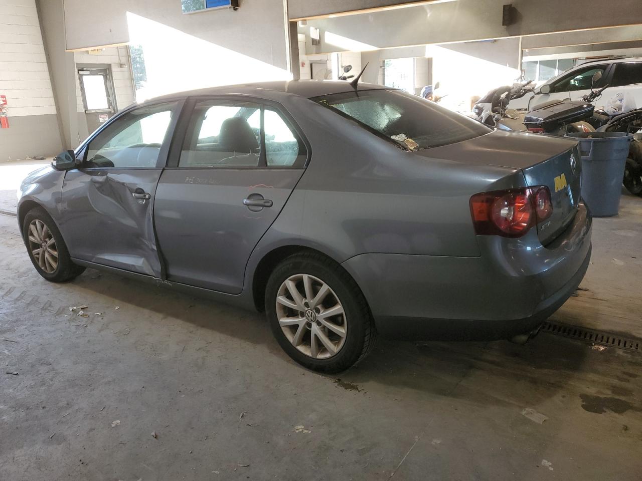 Image 2 of 2010 VOLKSWAGEN JETTA LIMITED 2010 with VIN 3VWAX7AJ8AM161272