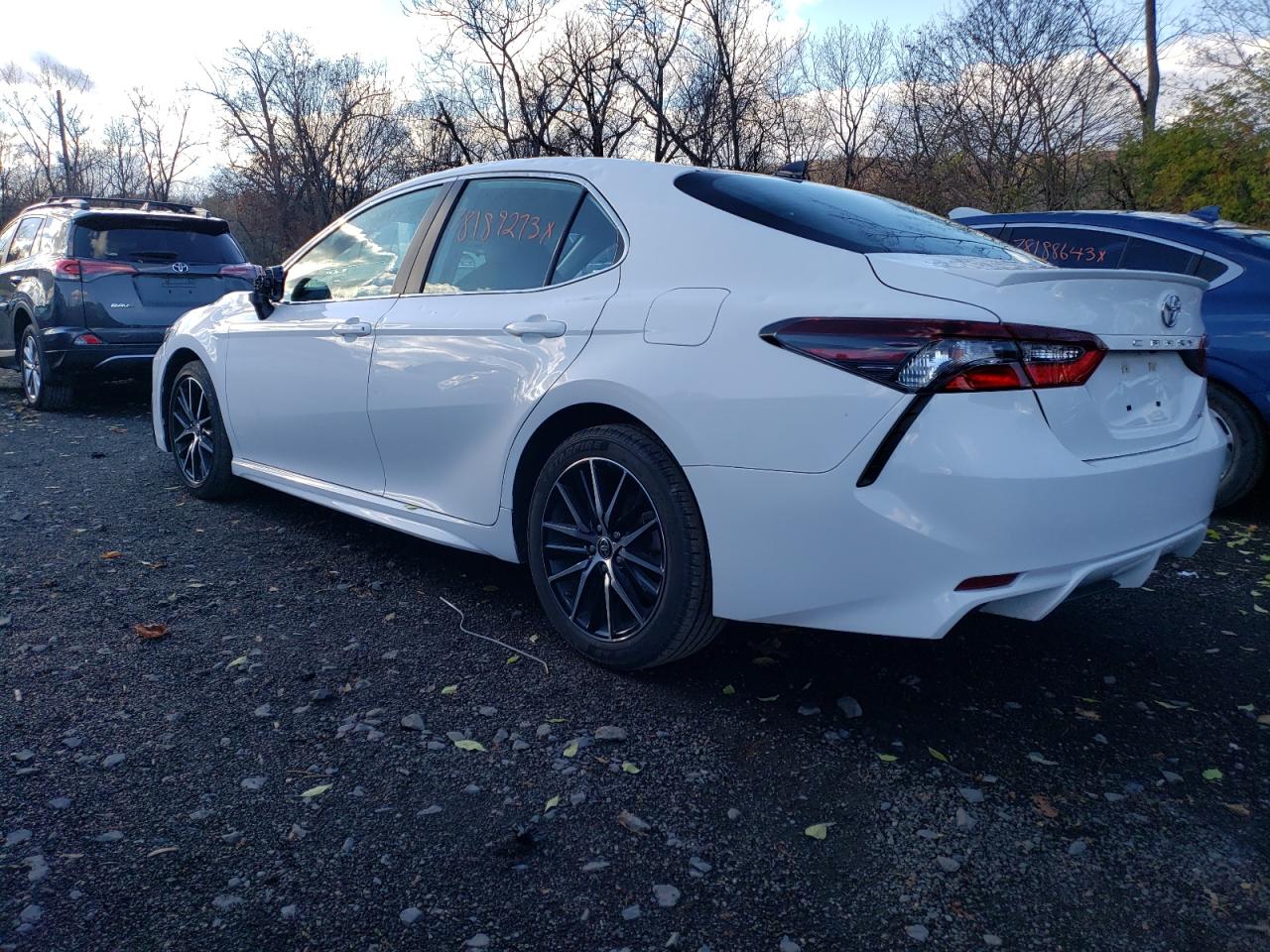 Image 2 of 2021 TOYOTA CAMRY SE 2021 with VIN 4T1G11AKXMU559101