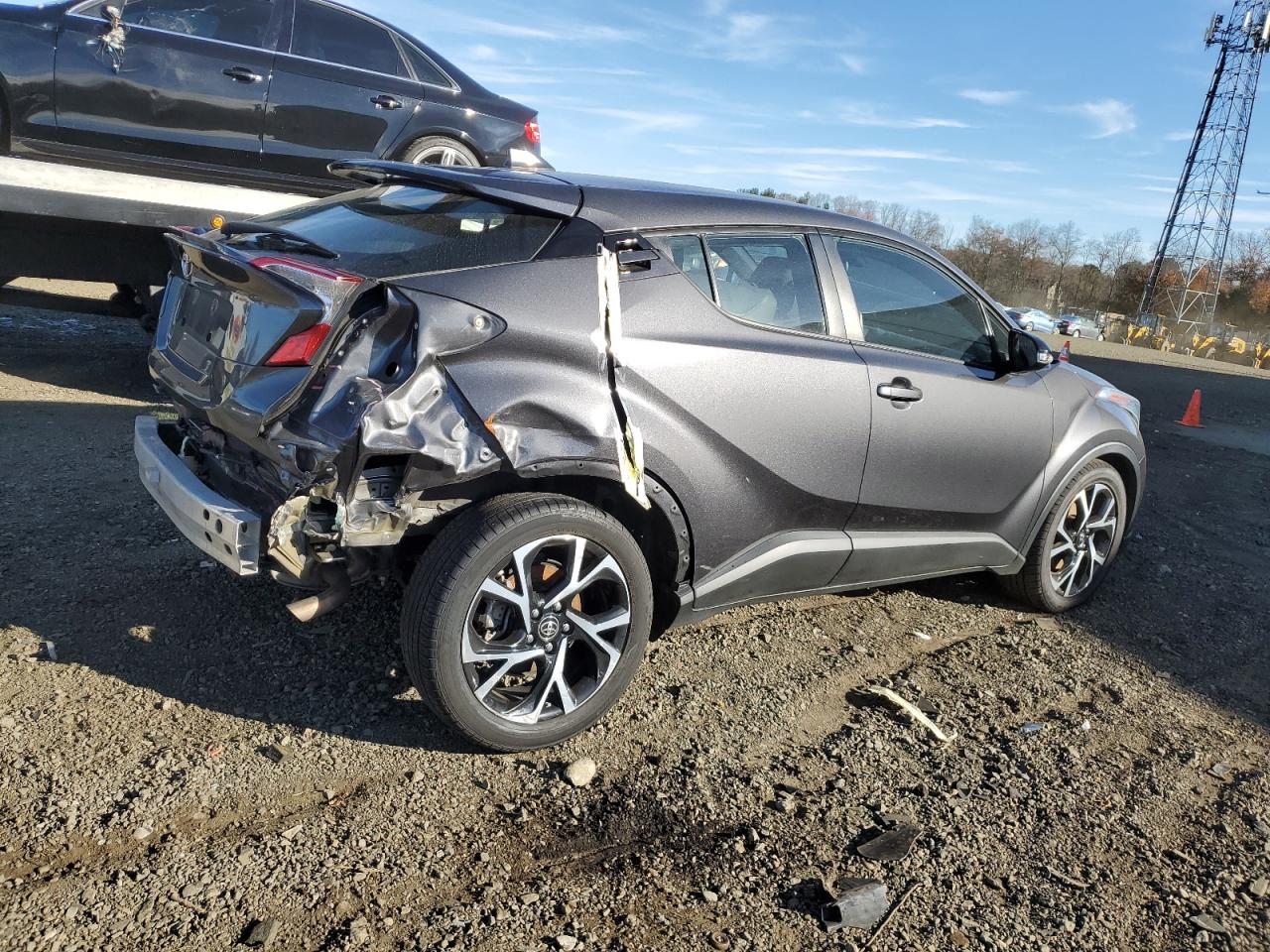Obraz 3 z 2019 TOYOTA C-HR XLE 2019 z VIN NMTKHMBX5KR077710