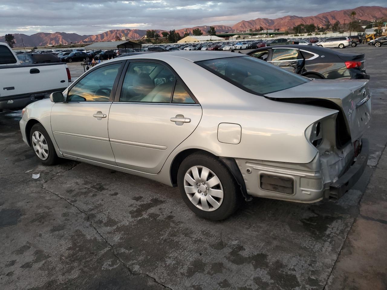 Image 2 of 2002 TOYOTA CAMRY LE 2002 with VIN 4T1BE32K32U624781