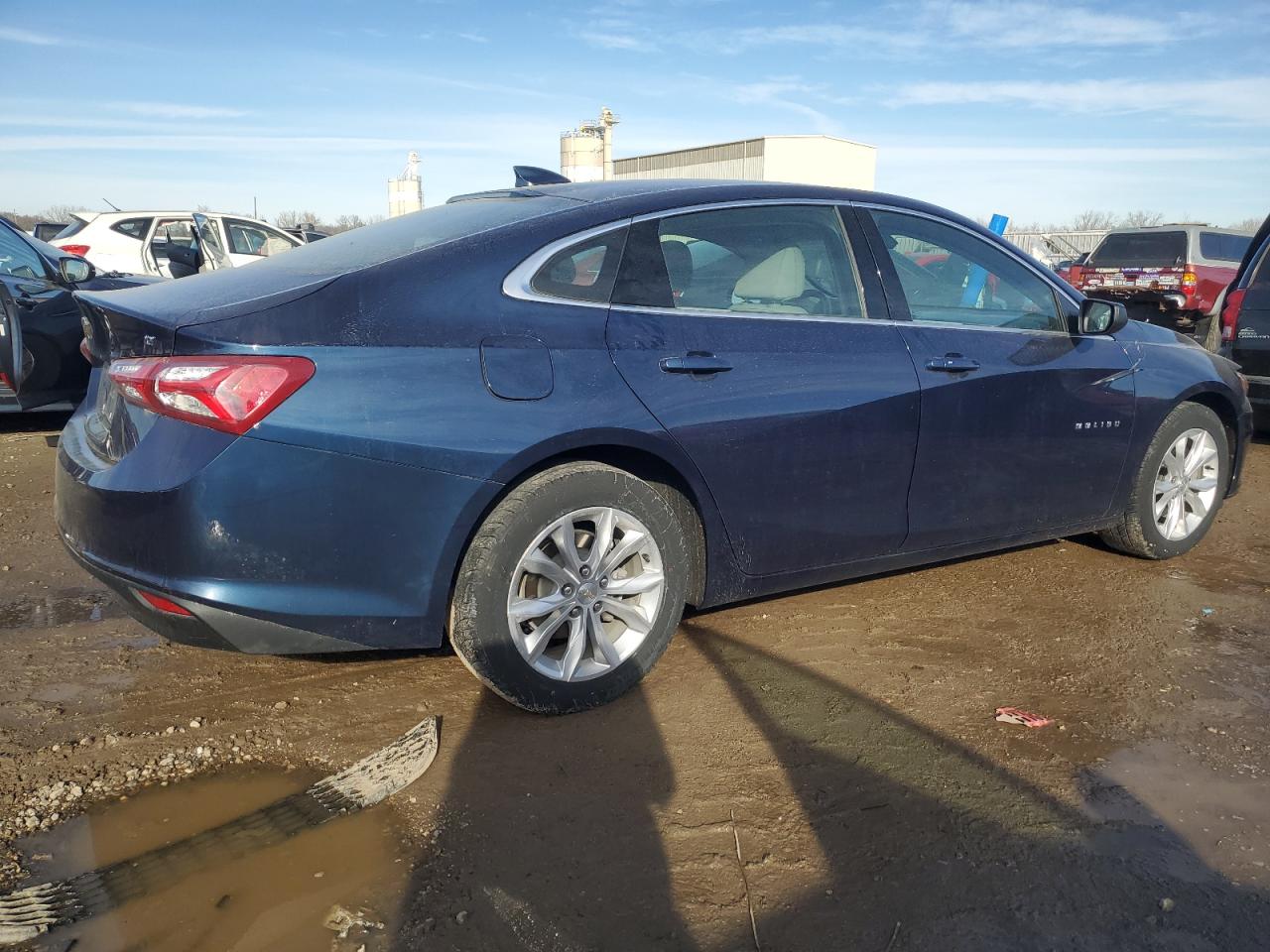Image 3 of 2019 CHEVROLET MALIBU LT 2019 with VIN 1G1ZD5ST1KF131849
