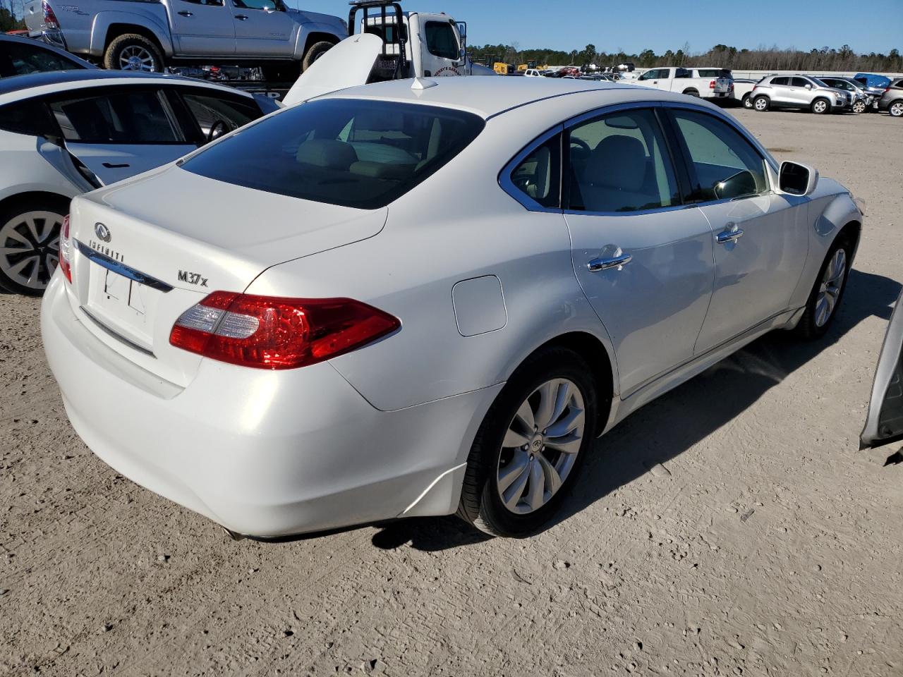 Obraz 3 z 2011 INFINITI M37 X 2011 z VIN JN1BY1AR4BM371553