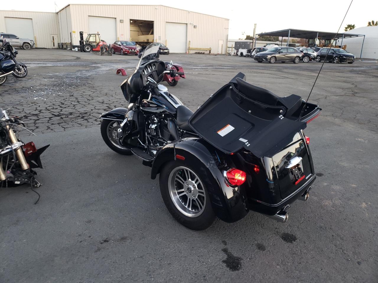 Image 3 of 2023 HARLEY-DAVIDSON FLHTCUTG  2023 with VIN 1HD1MAF22PB851172