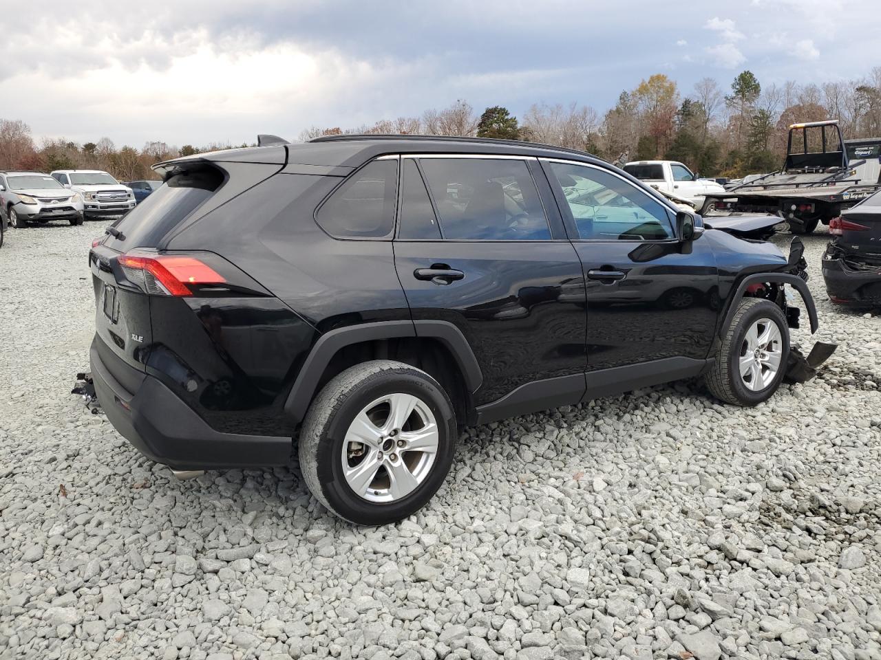 Image 3 of 2021 TOYOTA RAV4 XLE 2021 with VIN 2T3W1RFV2MW104313