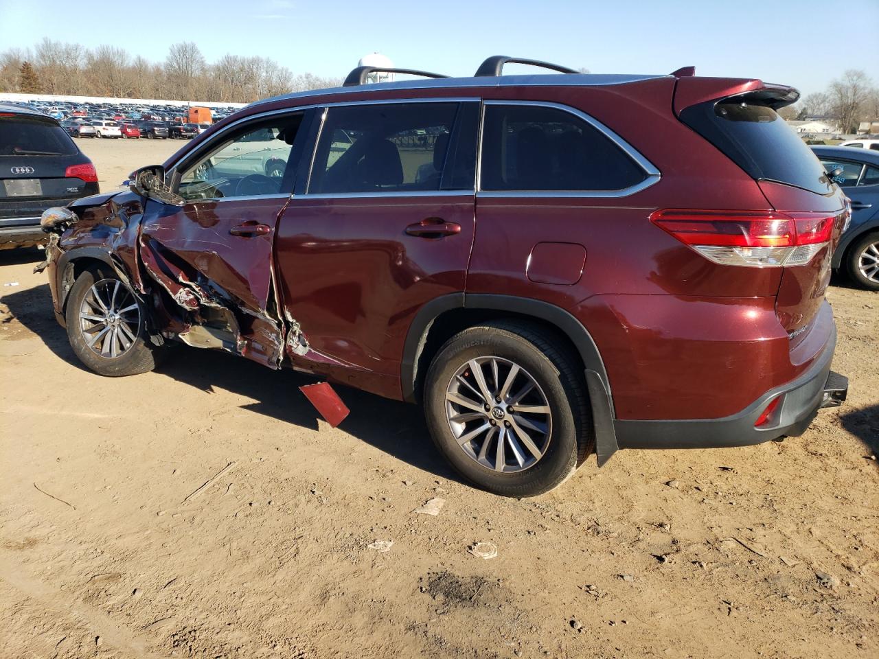 Изображение 2 2017 TOYOTA HIGHLANDER SE 2017 с VIN 5TDJZRFH7HS431259