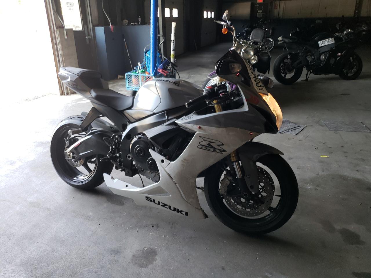 Изображение 1 2022 SUZUKI GSX-R750  2022 с VIN JS1GR7MA9N7101501