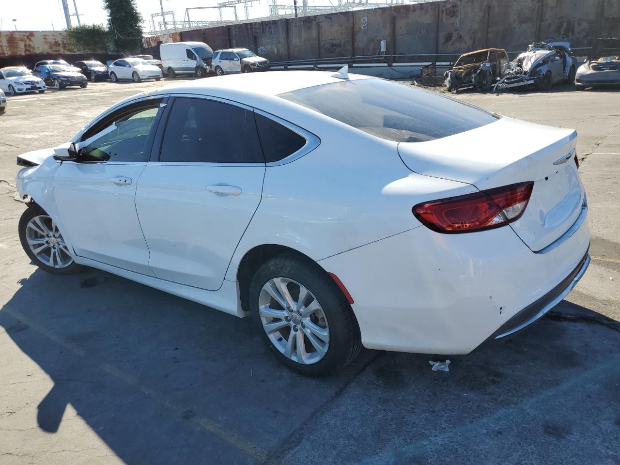 Obraz 2 z 2015 CHRYSLER 200 LIMITED 2015 z VIN 1C3CCCAB1FN654916