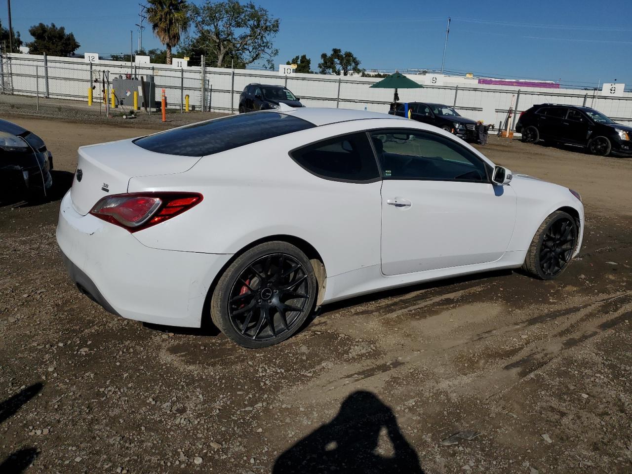 Obraz 3 z 2015 HYUNDAI GENESIS COUPE 3.8L 2015 z VIN KMHHU6KJ0FU126517