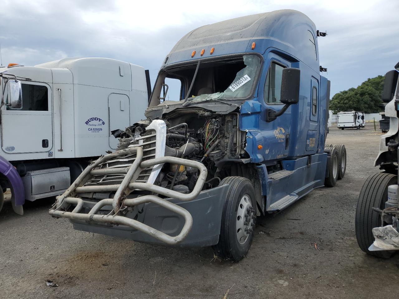 Image 2 of 2015 FREIGHTLINER CASCADIA 125  2015 with VIN 3AKJGLD58FSGB8581