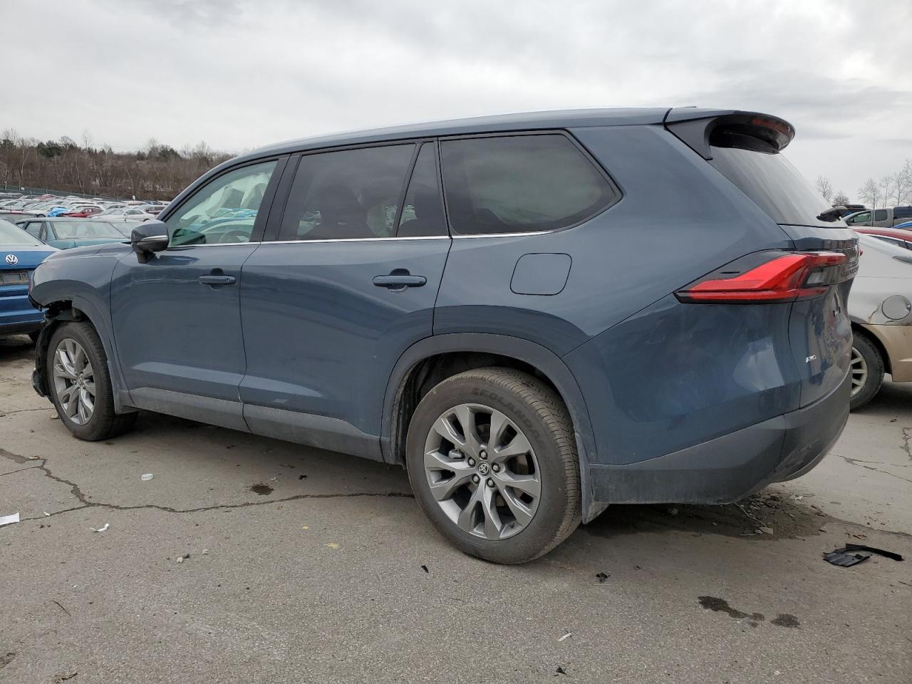Image 2 of 2024 TOYOTA GRAND HIGHLANDER XLE 2024 with VIN 5TDAAAB57RS003035