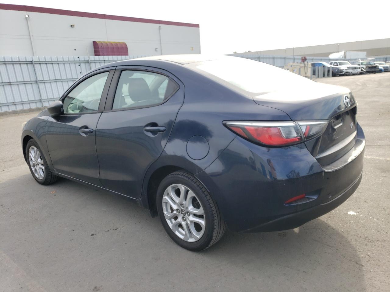 Изображение 2 Toyota Scion Ia 2016 с VIN 3MYDLBZV2GY135856