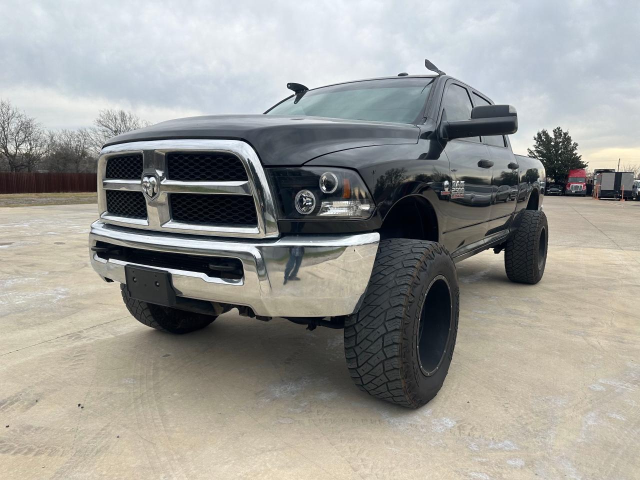 Image 2 of 2018 RAM 2500 ST 2018 with VIN 3C6UR5CL5JG296809