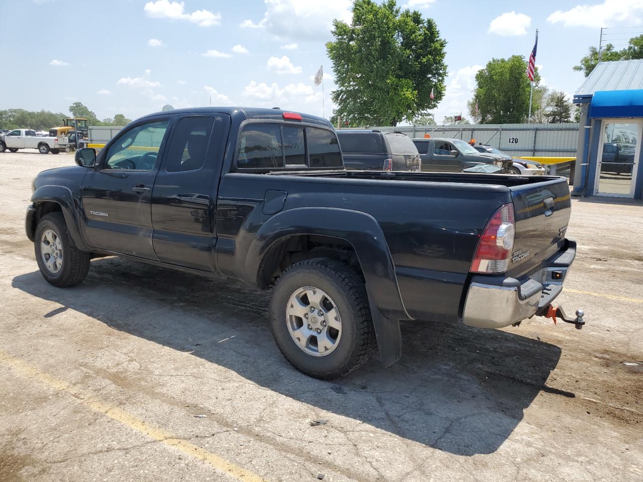 Image 2 of 2010 TOYOTA TACOMA PRERUNNER ACCESS CAB 2010 with VIN 5TETU4GN5AZ722592
