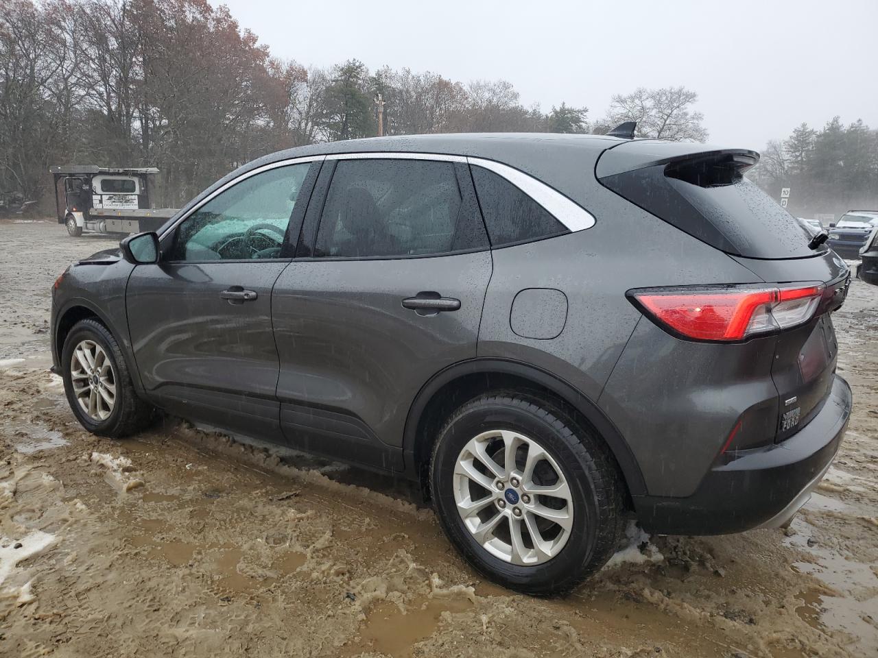 Image 2 of 2020 FORD ESCAPE SE 2020 with VIN 1FMCU9G6XLUB76904