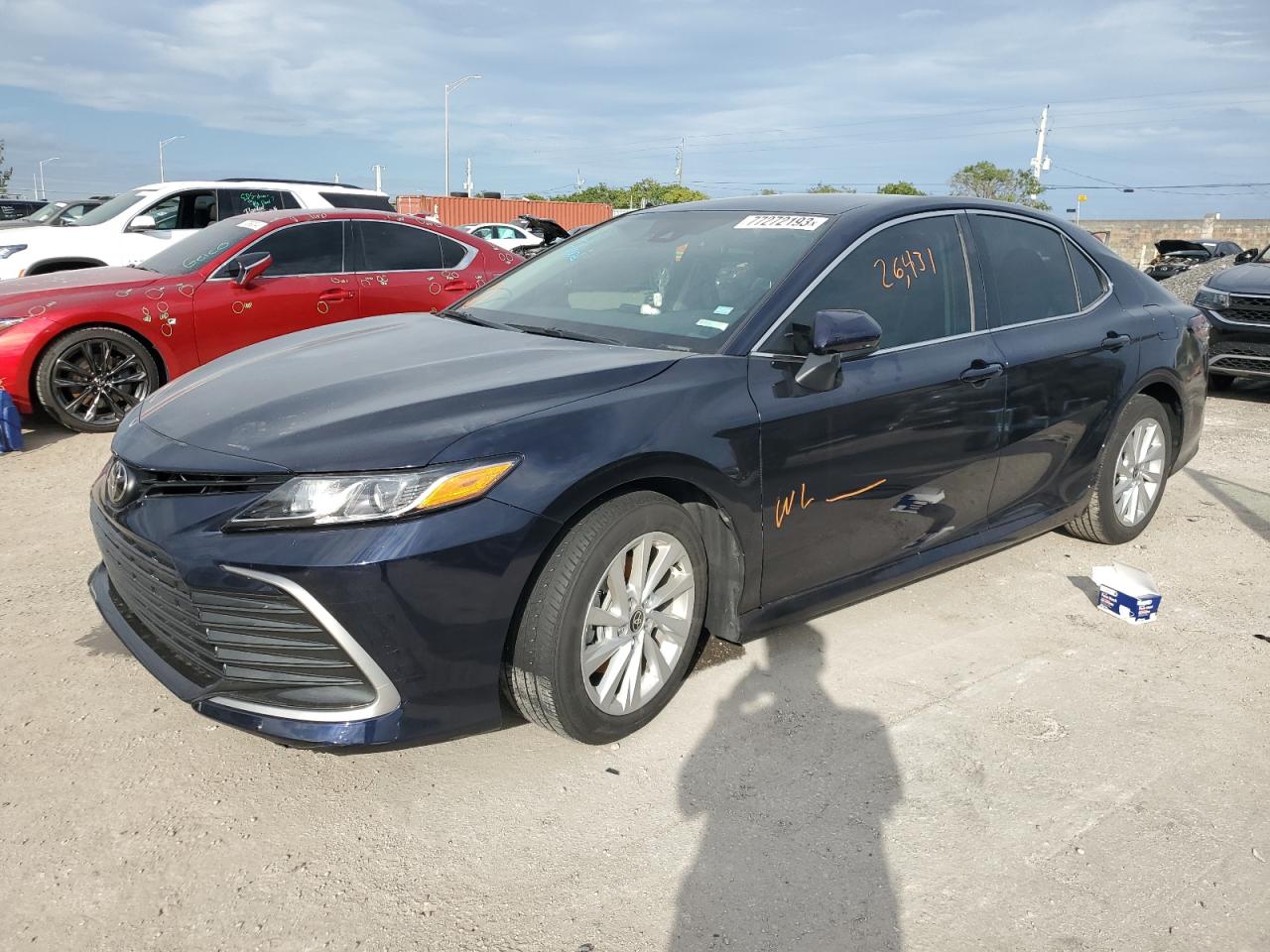 Obraz 1 z 2021 TOYOTA CAMRY LE 2021 z VIN 4T1C11AK3MU523295