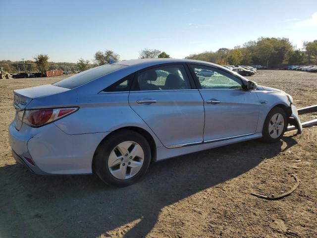 Image 3 of 2012 HYUNDAI SONATA HYBRID 2012 with VIN KMHEC4A46CA047341