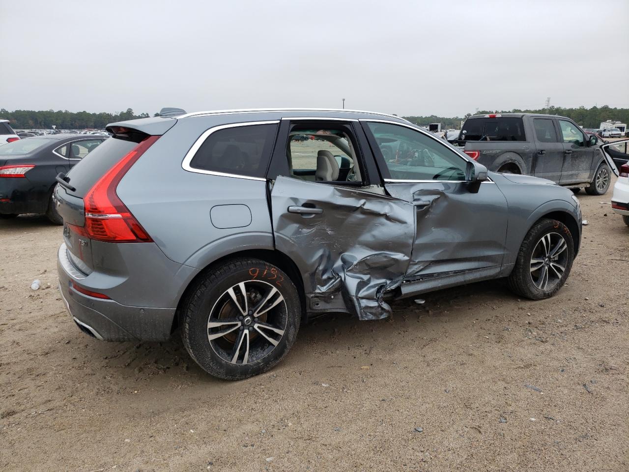 Изображение 3 2018 VOLVO XC60 T5 MOMENTUM 2018 с VIN YV4102RK0J1081580