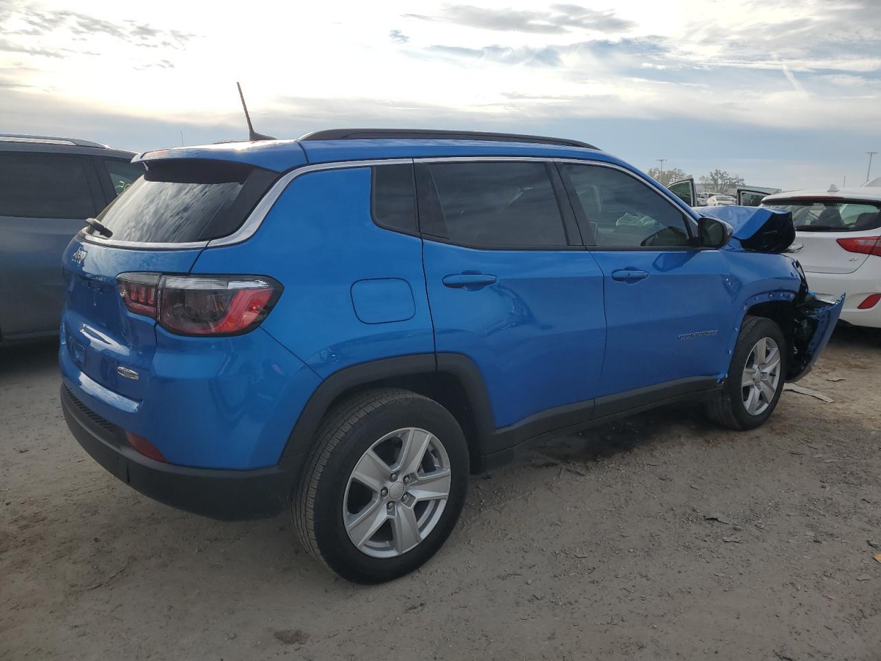 Изображение 3 2022 JEEP COMPASS LATITUDE 2022 с VIN 3C4NJDBB9NT111293