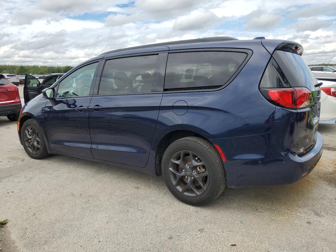 Изображение 2 2020 CHRYSLER PACIFICA TOURING 2020 с VIN 2C4RC1FG3LR235821