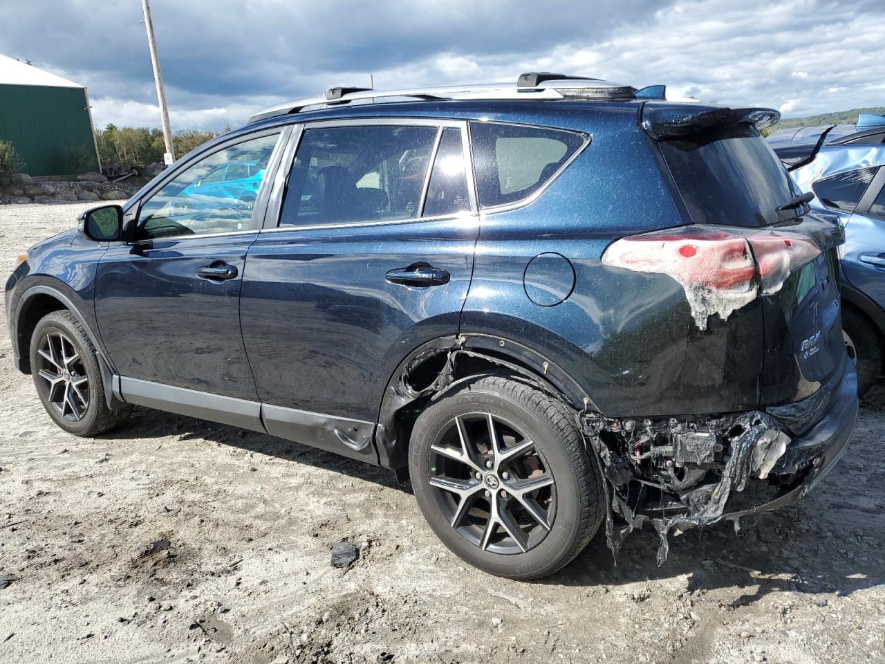 Изображение 2 2017 TOYOTA RAV4 SE 2017 с VIN JTMJFREV8HD218199
