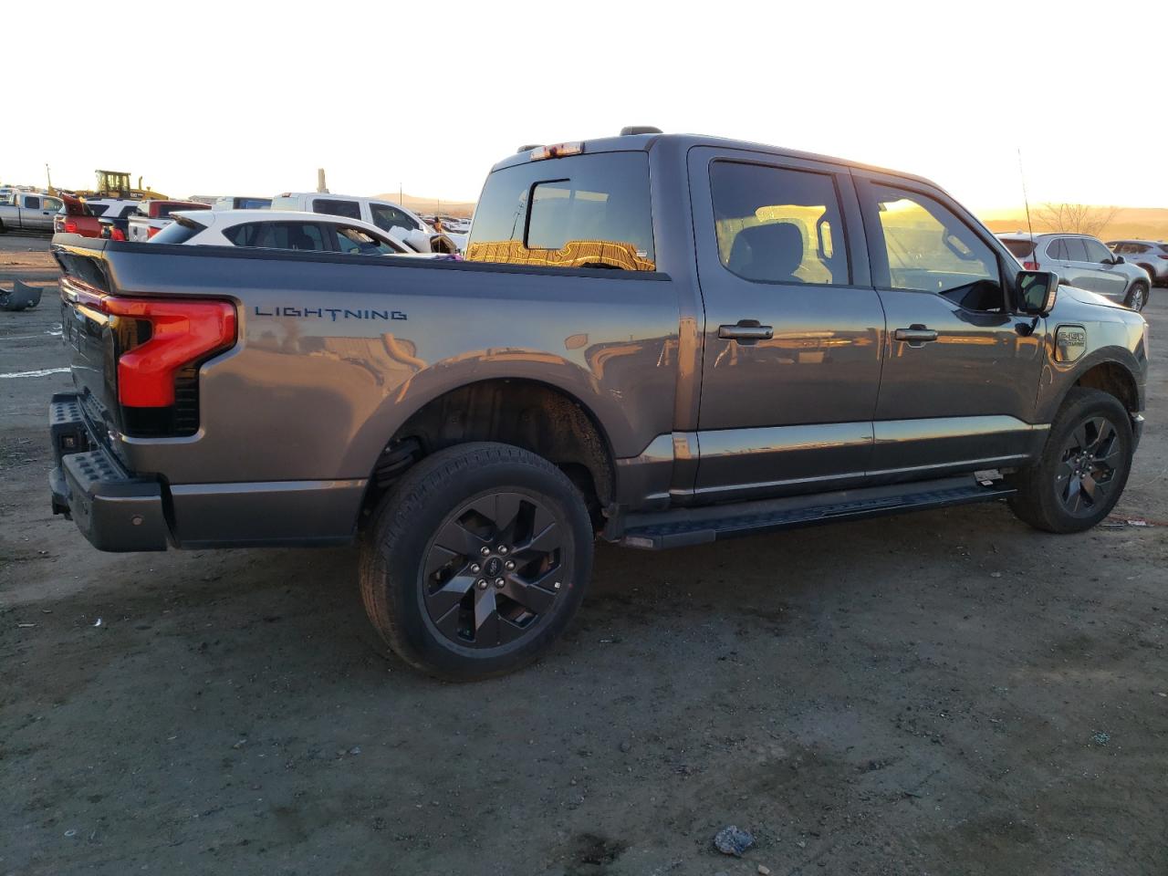 Изображение 3 2022 FORD F150 LIGHTNING PRO 2022 с VIN 1FTVW1EL7NWG16683