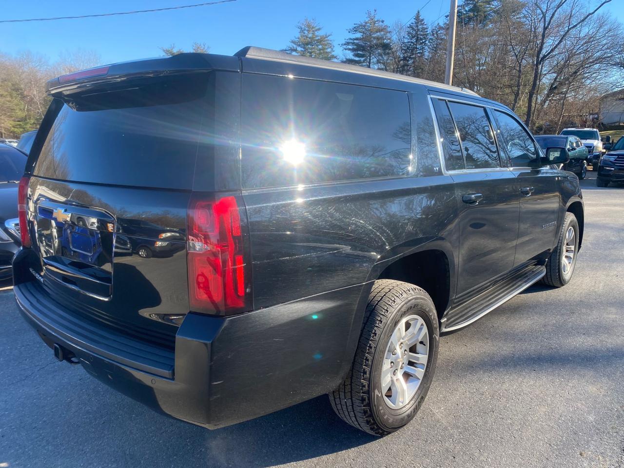 Изображение 3 2018 CHEVROLET SUBURBAN K1500 LT 2018 с VIN 1GNSKHKC2JR359248