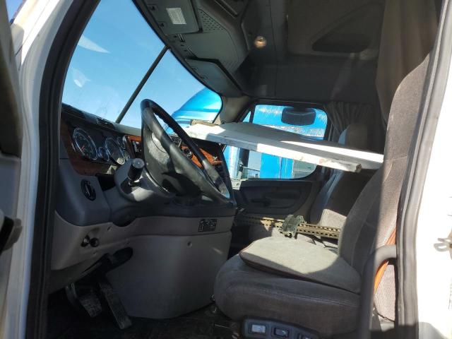 Image 2 of 2016 FREIGHTLINER CASCADIA 125  2016 with VIN 1FUJGLD50GLGV2418